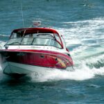 Bateau rigide en navigation