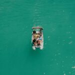 Bateau sans permis vu du ciel