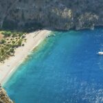Plage accessible en bateau